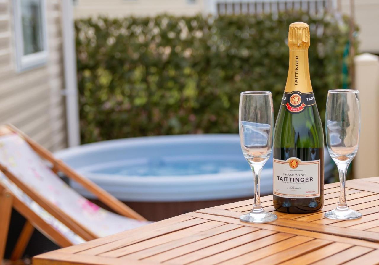Luxury Lancaster Lodge - The Best Hot Tub Getaway! Tattershall Exterior foto